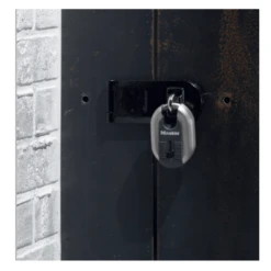 Master Lock Porte Cadenas En Fonte D'acier Zingué MasterLock Avec Oeillet - 140 Mm -Magasin D'Outils Pour La Maison Élégant mise en situation 3 2