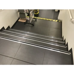 Nez De Marche Adhésif à Bord Sifflet - Alu Incolore Et Bande Noire -Magasin D'Outils Pour La Maison Élégant profile nez marche